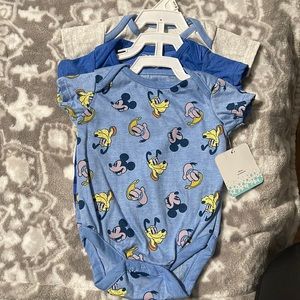 New Baby 3pk short sleeve onesies. 0-3months